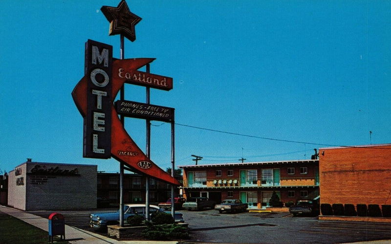 Eastland Motel - Vintage Postcard